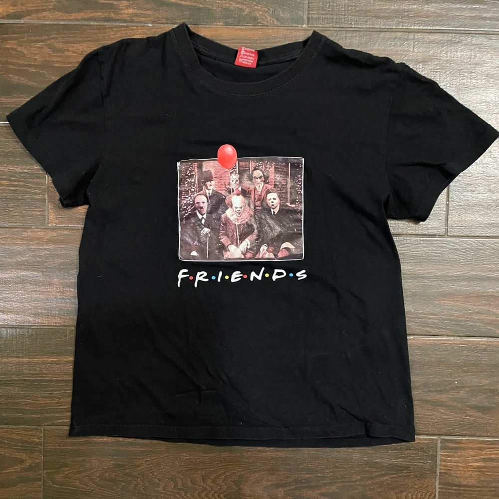 Sun brand “It” “Friends” junior tee, size XL